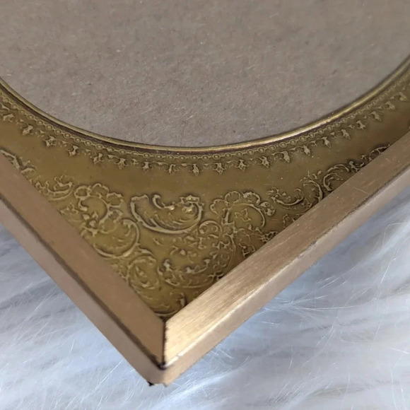 Vintage Gold Photo Frame- Gold tone picture frame, ornate oval matting- metal - Picture 5 of 5
